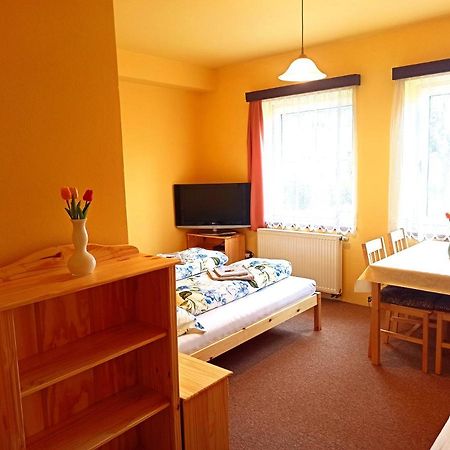 soukromý pokoj s vlastní kuchyní a koupelnou Jicin Exterior foto