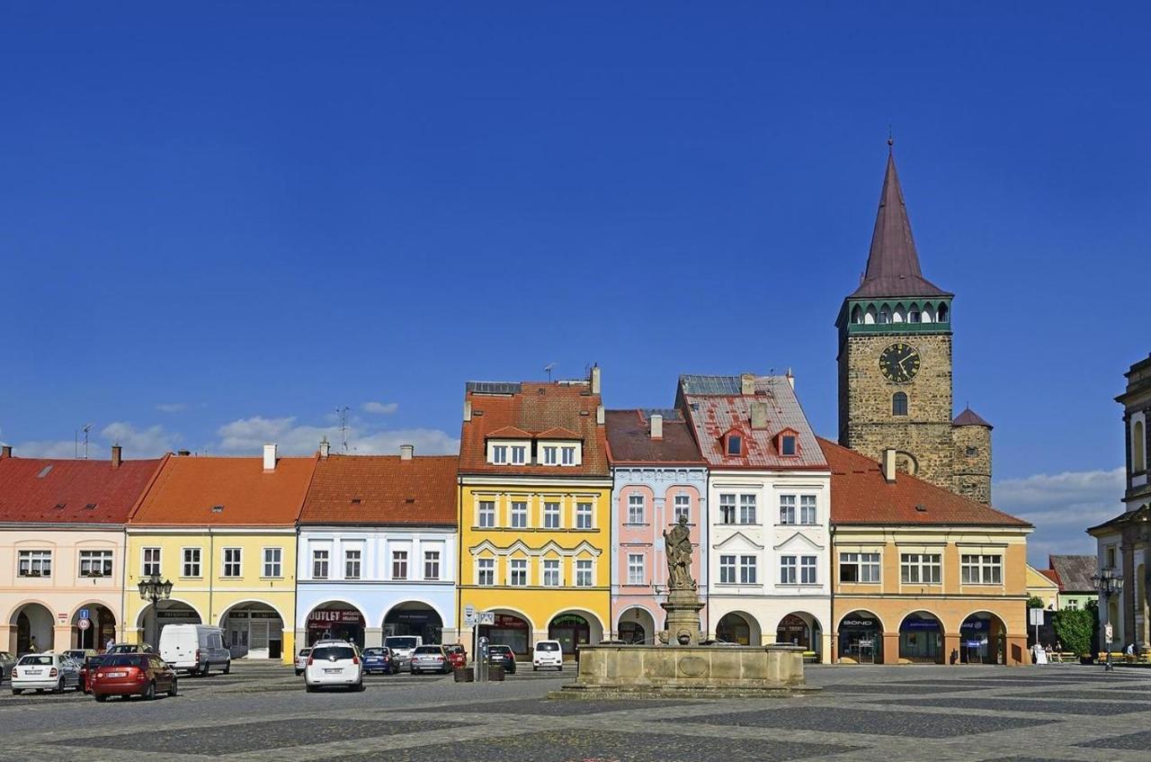 soukromý pokoj s vlastní kuchyní a koupelnou Jicin Exterior foto