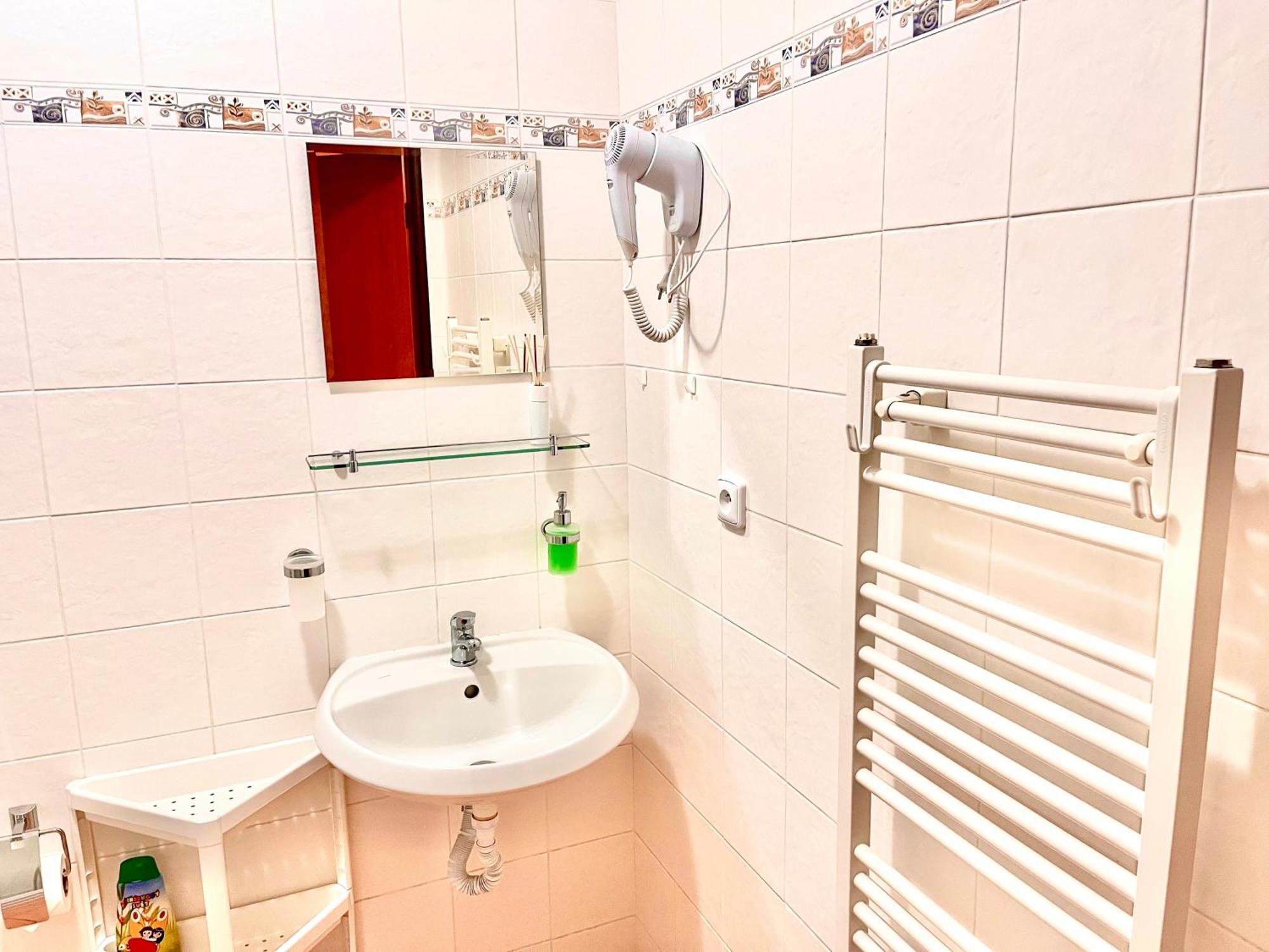 soukromý pokoj s vlastní kuchyní a koupelnou Jicin Exterior foto